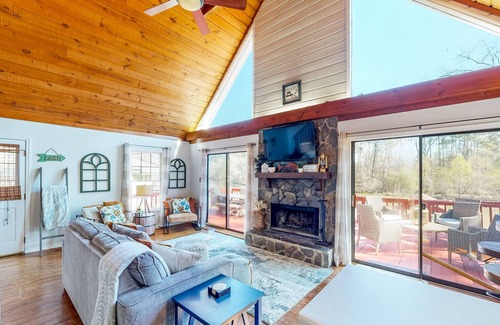 Eatonton Cabin | Dog-friendly Home with Firepit, Deck, & Boathouse
