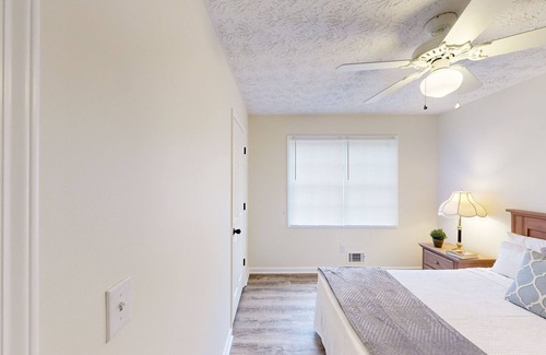 Kennesaw House | Dog-friendly home with full kitchen, washer/dryer, furnished deck, & AC