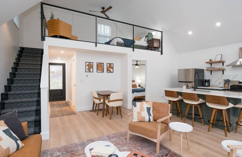 Laurelville Cabin | Dog friendly hot tub + fire pit + shared game room