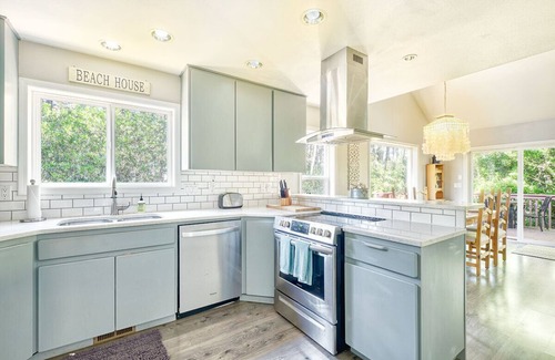 Ocean Park House | Dog-Friendly, *HOT TUB*, Walk to Beach (Sisu)