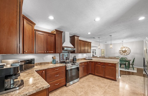 Gulf Breeze House | Dog Friendly | Large Private Pool | Beach Getaways