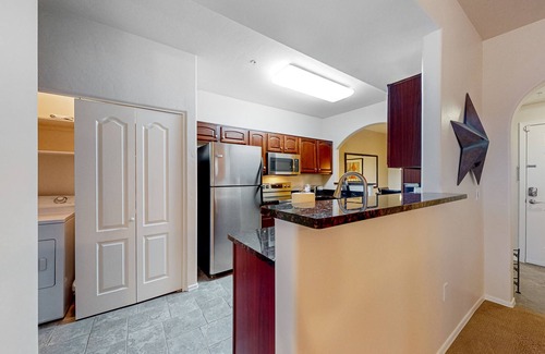 Tucson Condo | Dog-friendly mountain view condo with pool, gym, grill, fireplace, & sunroom