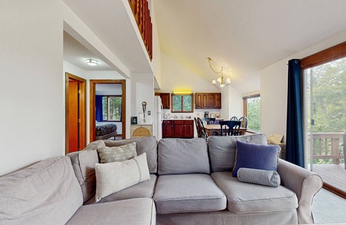 Thornton House | Dog-friendly mtn-view home with 2 hot tubs, pools, tennis, sandy pond, gym, BBQ
