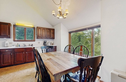 Thornton House | Dog-friendly mtn-view home with 2 hot tubs, pools, tennis, sandy pond, gym, BBQ