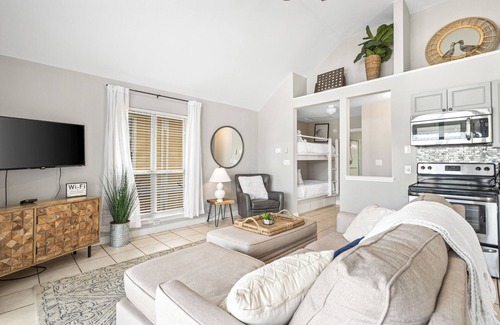 Destin Condo | Dog Friendly Nantucket 10AB