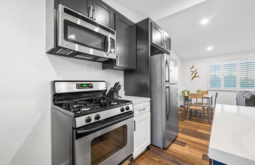 Loma Alta House | Dog-Friendly Oasis: Hot Tub, AC & Game Room
