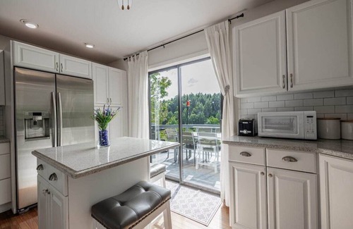 East Stroudsburg House | Dog Friendly Retreat with River and Mountain Views