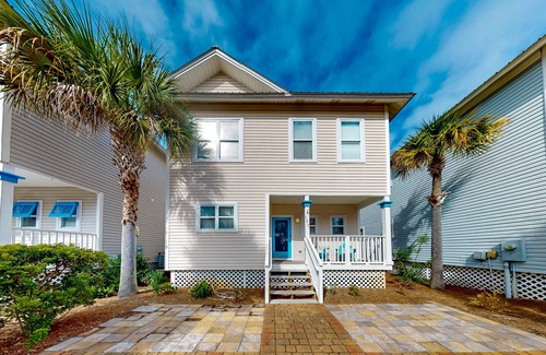Santa Rosa Beach House | Dog-friendly stay steps from the sand with heated pool, grilling area, & balcony