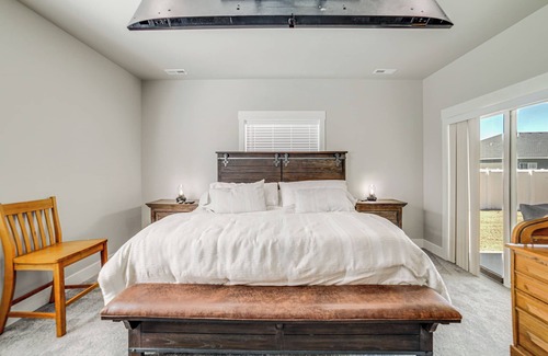 Shelley House | Dog-Friendly Shelley Townhome w/Private Hot Tub!