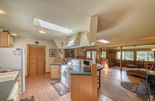 Howard Cabin | Dog Friendly- Star Mesa!