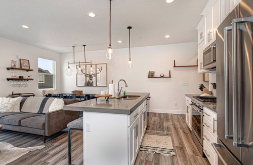 Pinebrook House | Dog-Friendly Townhome w/WiFi, Private Hot Tub, AC, Gas Fireplace, Balcony, Grill