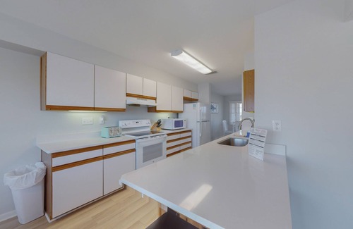 Buxton House | Dog-friendly townhouse with pool access, W/D, AC & ocean views - walk to beach