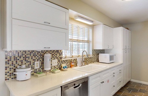 Holiday Beach House | Dog-friendly condo with pool, balcony, beach access, central AC, & W/D