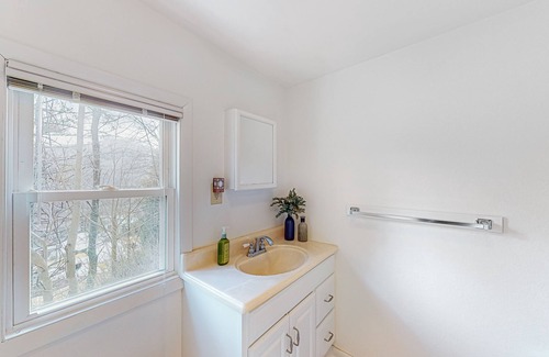 Foscoe Apartment | Dog-friendly woodland home near hiking, skiing, Blowing Rock & Banner Elk