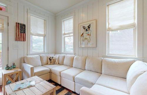 Olivia Beach House | Dog Paddle