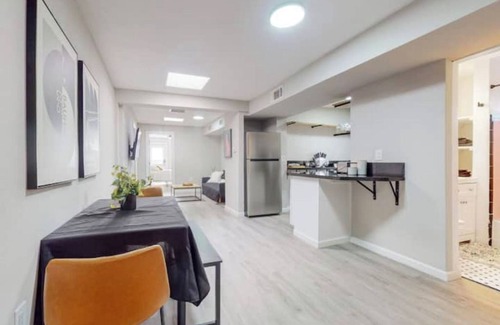Pueblo Alto Apartment | ⟫Dog Run & Courtyard 2 Bedroom Apt w/King Bed W&D
