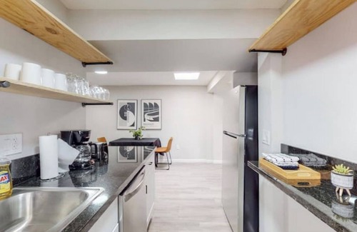 Pueblo Alto Apartment | ⟫Dog Run & Courtyard 2 Bedroom Apt w/King Bed W&D