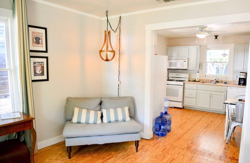 Fredericksburg House | Dogologie Haus 416 - No Smoking, no pet fee, 3 blocks from Main St