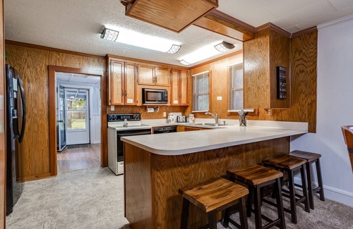 Lakeside House | Dogs Give us 5 Stars! Rustic Home, HUGE Woodsy & Fenced Yard, Firepit, Close to Dining/Shops