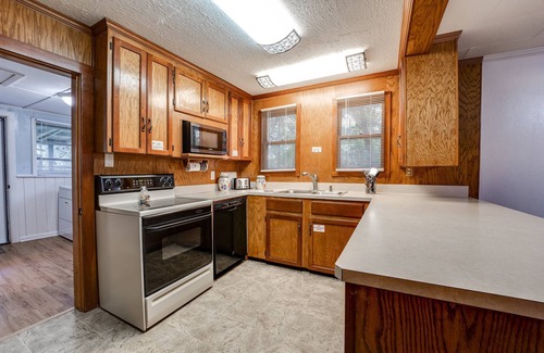 Lakeside House | Dogs Give us 5 Stars! Rustic Home, HUGE Woodsy & Fenced Yard, Firepit, Close to Dining/Shops