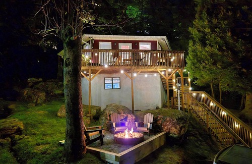 Beech Mountain Ski Chalet | Dogs ‖ S'mores & Fire ‖ 2 Mins to Slopes ‖ Paved Road Access