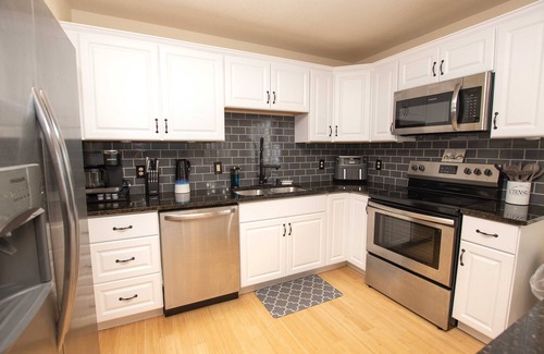 Avon House | Dogs Welcome, Beach Access, Sun Deck, Covered Deck
