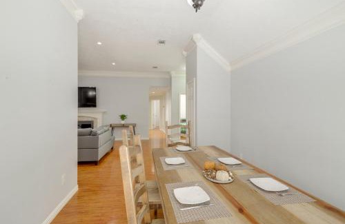 George Bush Park/Eldridge House | Dogs Welcome, Fenced Yard Richmond Retreat!