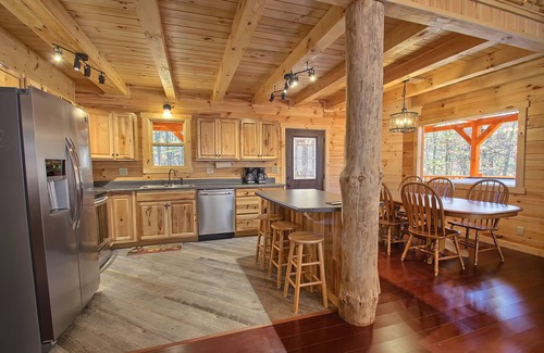 Logan Cabin | Dogwood Lane Lodge- sleeps up to 18 -Hocking Hills