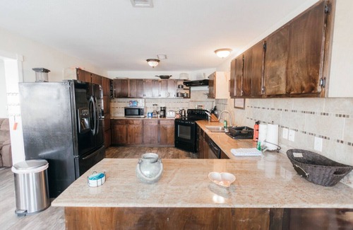 Sportsman Road House | Dolce Villa- Fisherman`s Paradise, bayfront/private pier