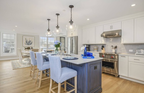 Harwich Port Condo | Dolce Vita: Luxury Condo with Rooftop Terrace