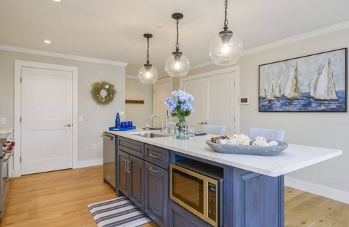 Harwich Port Condo | Dolce Vita: Luxury Condo with Rooftop Terrace