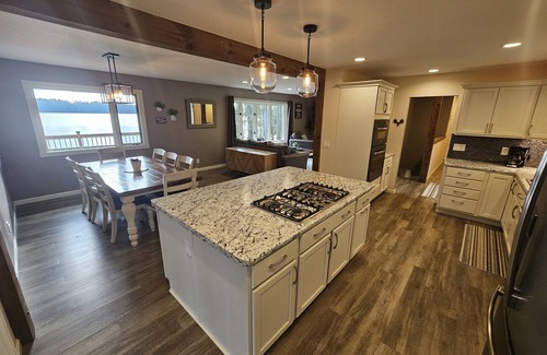 Eagle River House | Dollar Lake Oasis, Near Downtown and the Chain, Fire Pit, Sandy Beach, W&D, WiFi
