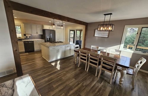 Eagle River House | Dollar Lake Oasis, Near Downtown and the Chain, Fire Pit, Sandy Beach, W&D, WiFi