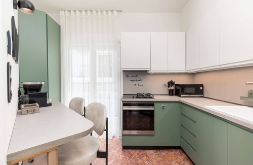 Thessaloniki City Centre Apartment | Dolly: Bright and fluffy apartment