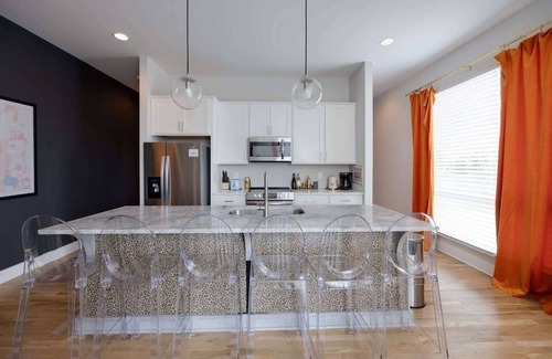 Nashville House | Dolly’s Disco – Stylish 2 BDR
