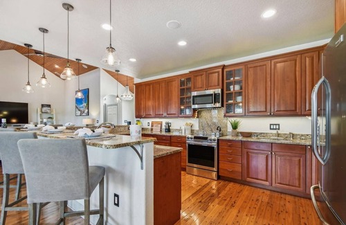 Sarasota House | Dolphin Cove - Waterfront Family Oasis Near Siesta Key Beach - Pool Home 2.7mi to Beach