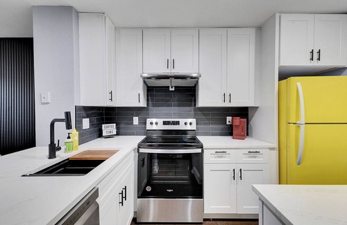 North Austin Civic Association House | Domain District Getaway Luxe & Poolside/12 min to Downtown