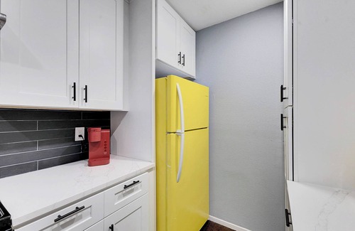 North Austin Civic Association House | Domain District Getaway Luxe & Poolside/12 min to Downtown