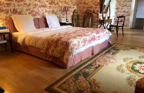 Saint-Jean-Froidmentel Bed & Breakfast | Domaine Des Trois Chênes