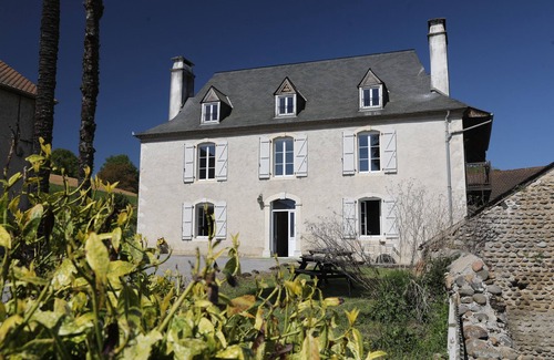 Beyrie-en-Bearn Cottage | Domaine Lacay - Large capacity gîte