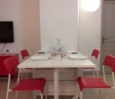 Nimes City Centre Apartment | Domus Arena, parking, wifi, arènes