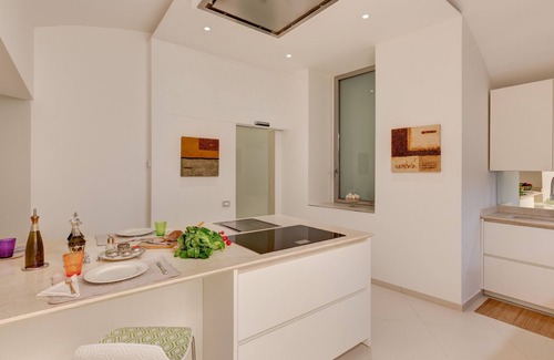 Rione V Ponte Apartment | Domus Domitia LUXURY HOUSE!