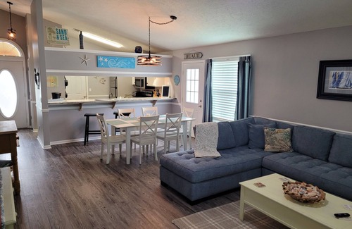 Sunnyside House | Don't Worry, Be Happy! Private Pool, Golf Cart, 3BR/2BA