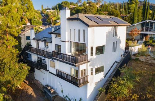 Hollywood Hills House | Dona Teresa by AvantStay Home Studio City Views