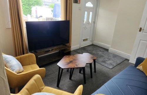Doncaster House | Doncaster Serviced Accommodation - Apartments - 3 Bed House-Close To A1 & M18 - Contractors - Business Travellers - Families