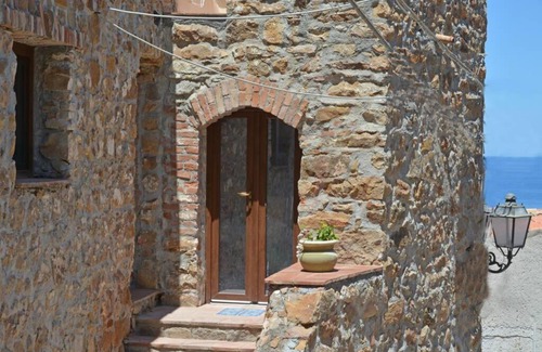 Sant'Ambrogio Apartment | Donna Luna Terrazza S Ambrogio