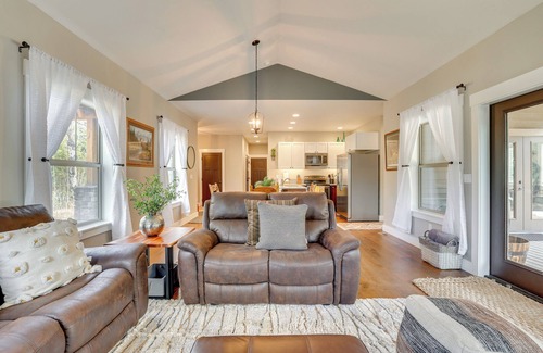 Fir Grove Estates Cabin | Donnelly Cabin w/Hot Tub < 1 Mi to Boulder Creek!