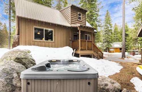 Donner Lake Woods Cabin | Donner Creekside Cabin