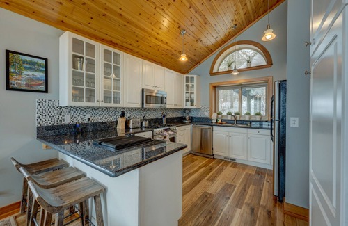 Truckee House | Donner Lake mountain-view delight - multi-level deck & private hot tub views