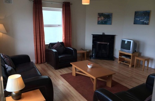 Doolin Cottage | Doolin Village L05 - a doolin lodges that sleeps 6 guests in 3 bedrooms